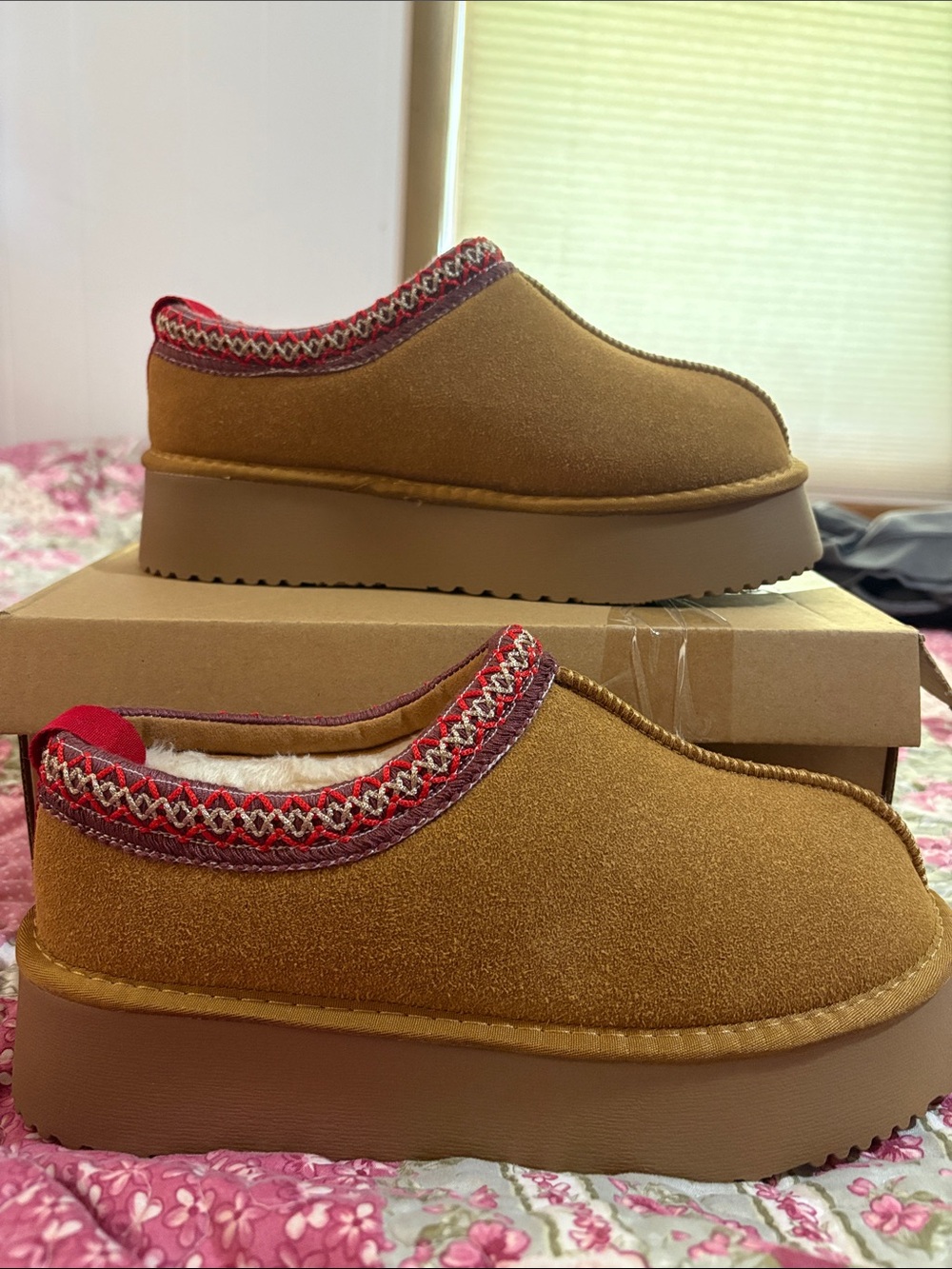 Women’s Casual Faux-Suede Platform Slip-On in Brown with Red Trim